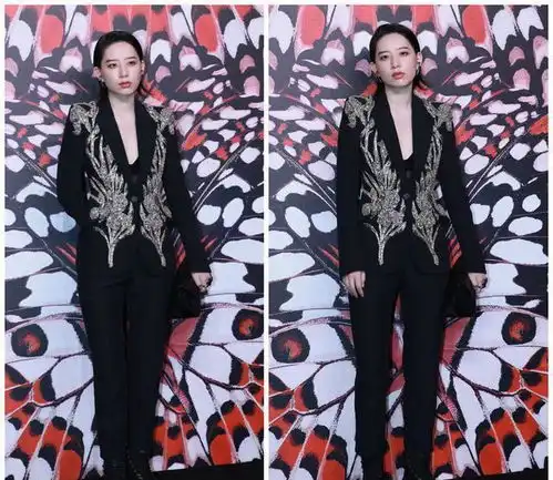 活动造型,李斯丹妮穿西装比男星帅,关晓彤生图手臂松弛不敌精修
