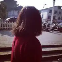 图片头像女生气质背影短发图片大全微信头像图片大全
