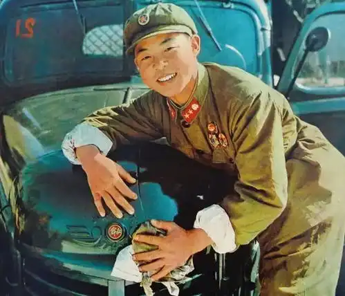 争做新时代的活雷锋
