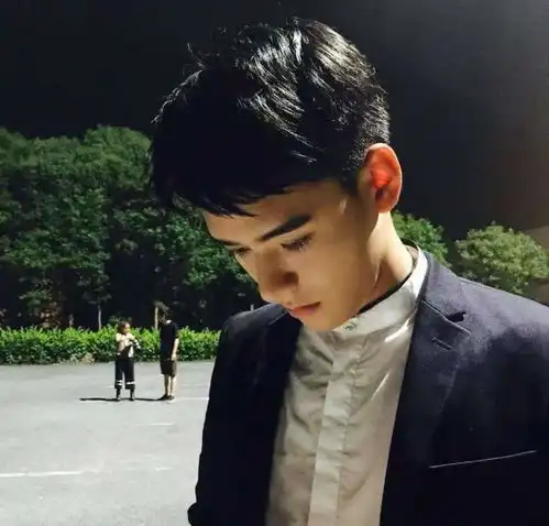 龚俊大学时期旧照曝光,阳光帅气,东华校草果然名不虚传
