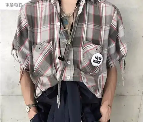 你穿格子衬衫的样子,真像个理科直男
