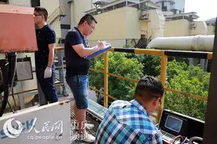 冒高温重庆环保卫士奋战在环境监测一线
