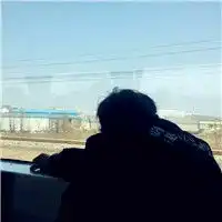 我爱的人背离了我,伤感男生背影头像
