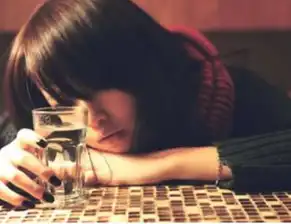 嫁给植物人老公,她每晚却受小叔欺辱
