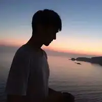 很像情侣头像的头像看起来有点像情侣头像的头像
