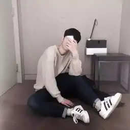 头像喜欢一个人要趁早,不然就会变得只喜欢钱了
