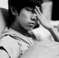 男生眼流泪的照片,只要眼

