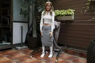 男子花20万造美女机器人能鞠躬会眨眼
