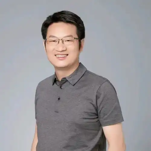 18岁高中男生压力大,妈妈陪睡,让儿子不要害羞
