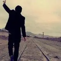 qq头像情侣一男一女地铁路
