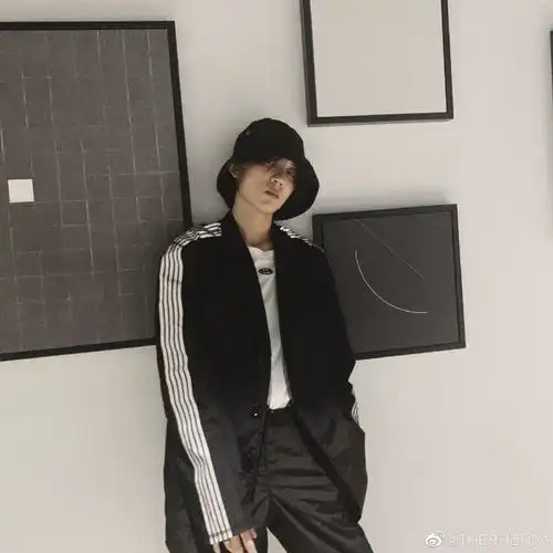 陆柯燃穿搭太酷了,帅过男爱豆是真实存在的想耍帅的女生学学她