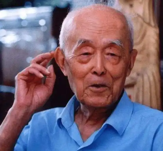 男人上了年纪后,眉毛变长意味着什么呢不妨了解一下
