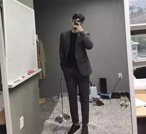 一米八的男士简单稳重穿搭,身高不够就
