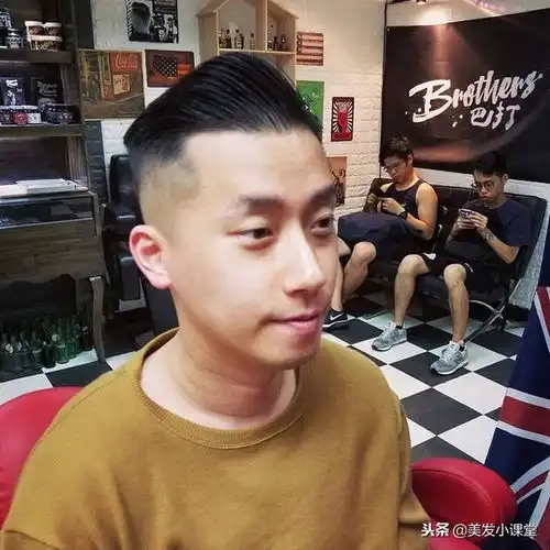 三面推光的男士发型,2018最受欢迎
