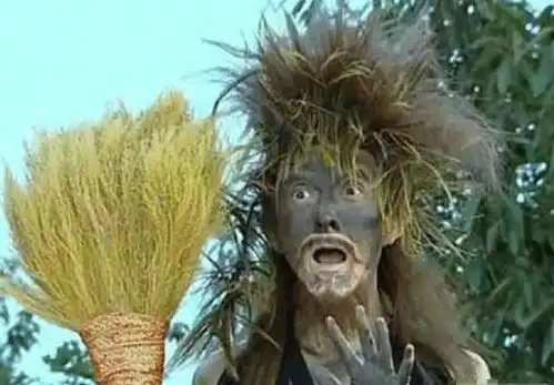 还记得14年前的扫把星吗如今卸妆换上西装后,男神范十足
