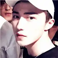 很时尚,很个性,很有范的戴帽子男生头像图片
