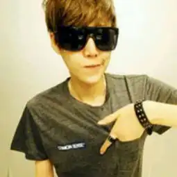 有没有类似这样的发型,给图片
