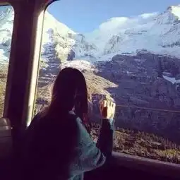 漂亮女头也有男生的
