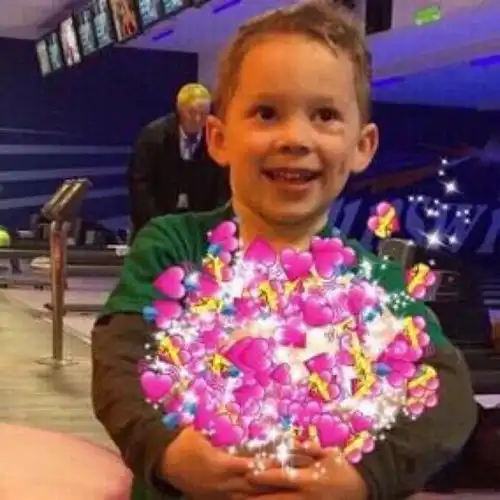 有哪些喜庆的壁纸或头像适合过年的内种
