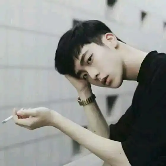 男朋友这五个迹象,或许还爱着前任
