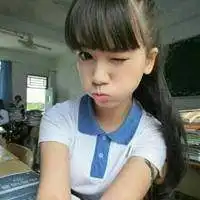 穿校服在教室里的头像微信头像图片大全
