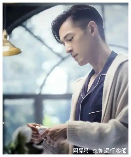 胡歌头像变绿码,新剧演员名单公开,网友帅哥的尽头是搞笑男

