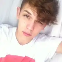 眉头紧锁欧美男生头像qq头像扣扣居
