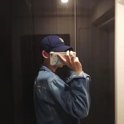 成熟小清新帅气男生头像
