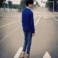 qq头像男生背影带数字的头像怎么制作
