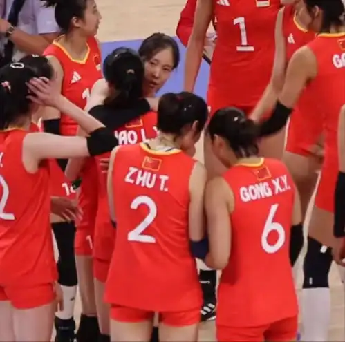 中国女排为何逆转塞尔维亚惠若琪点评一针见血,谁注意赛后画面
