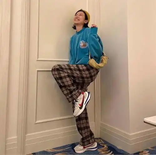 下周穿什么肉丝,别以为我没看出来你穿睡裤出门
