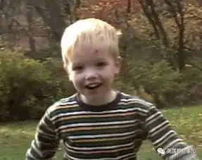 这个18岁的女孩,把自己变性手术的全过程,拍成了纪录片...
