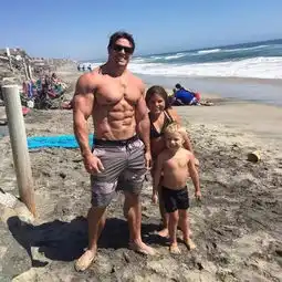 bradlycastleberry,一个热爱生活热爱健身的人
