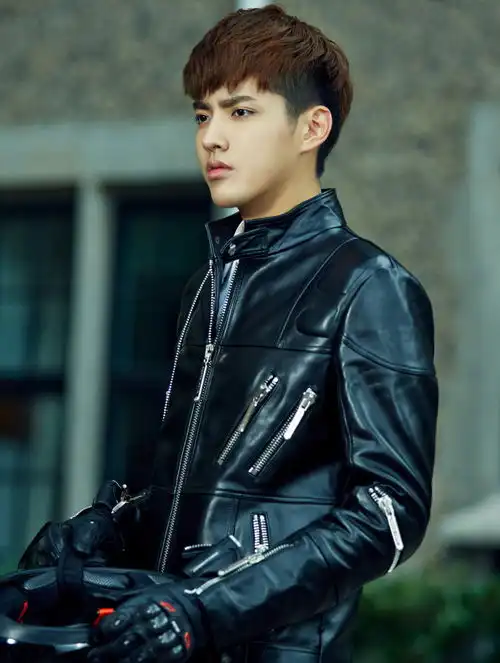 壁纸控232016年,他在当红内地小生中拿下逼格最高商业代言
