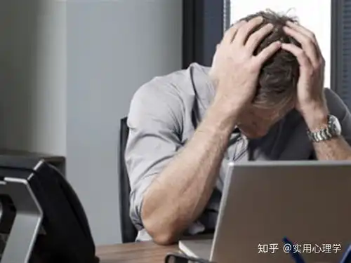 感情中,最伤人的态度是这种,爱你的男人不会向你借钱