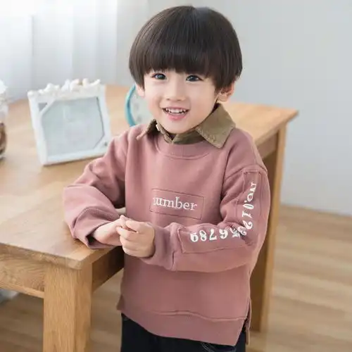 看小手牵小狗王涵喆宝宝的卫衣搭配,男女宝宝都可借鉴
