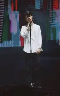 男星花式演绎白衬衫,肖战王一博朱正廷你站谁
