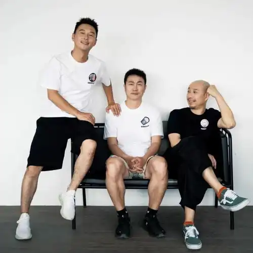 靠一部手机拍遍中国足球万水千山,三位中年男人的解锁之旅
