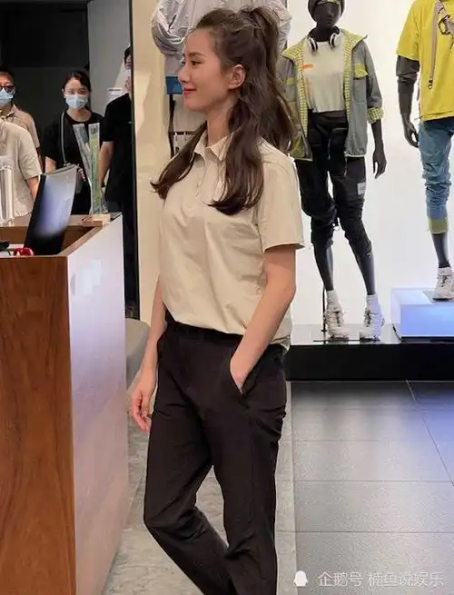 都说刘诗诗坐姿好霸气,其实是仙女下凡,生图比精修图还美
