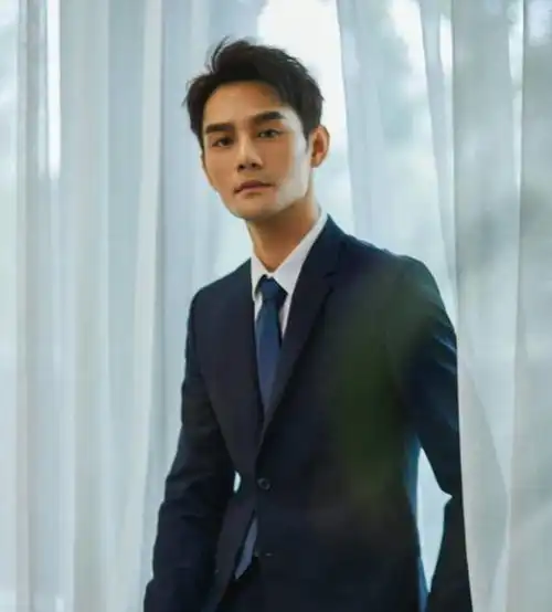 曾经嫌他丑,如今追成狗的男明星,千玺榜上有名,最后一位堪比整容
