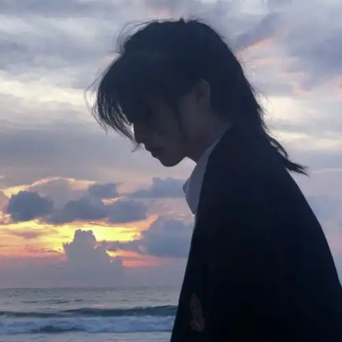 真人女头只能喜欢我,你没得选,不然揍你
