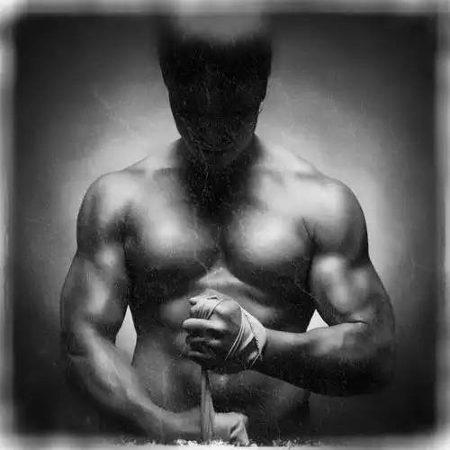 找几张好看点的肌肉男的qq高清头像,肌肉不用太变态,露脸不露脸都行,卡通也行,到肌肉不要太明显,谢
