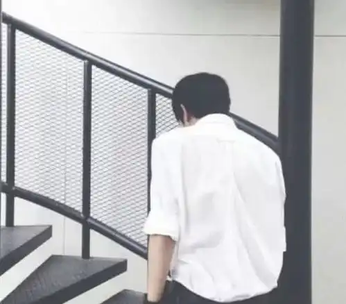 心理测试哪个男人的背会让你安心来看看有没有人偷偷爱你
