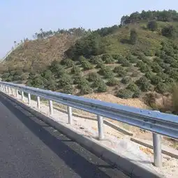 高速公路专用防撞钢板波形护栏
