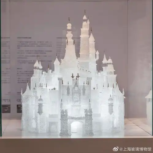 痛心价值45万迪士尼城堡遭熊孩子撞碎,网友赔钱了吗
