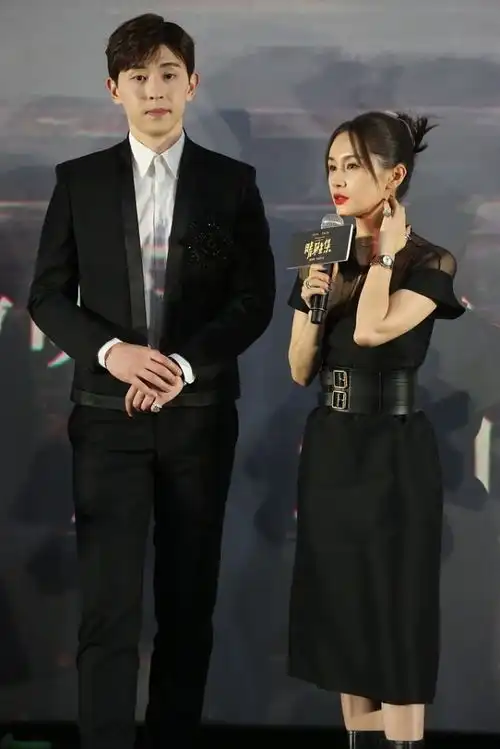 王子文晒男友做饭视频,两人感情真让人称羡,难怪王子文越来越美
