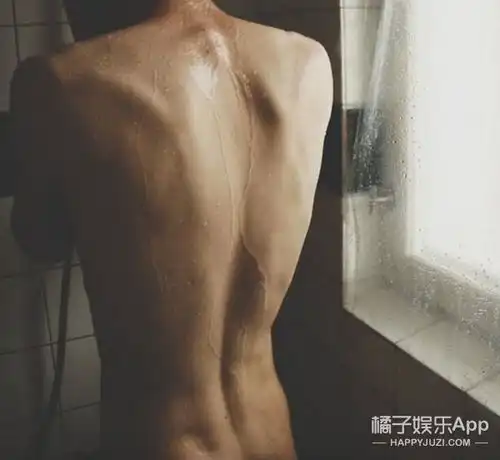 女生无法招架的男人最性感的20个瞬间
