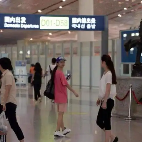 他12岁时被3名男子侵犯,22岁到泰国做了变性手术变成女人
