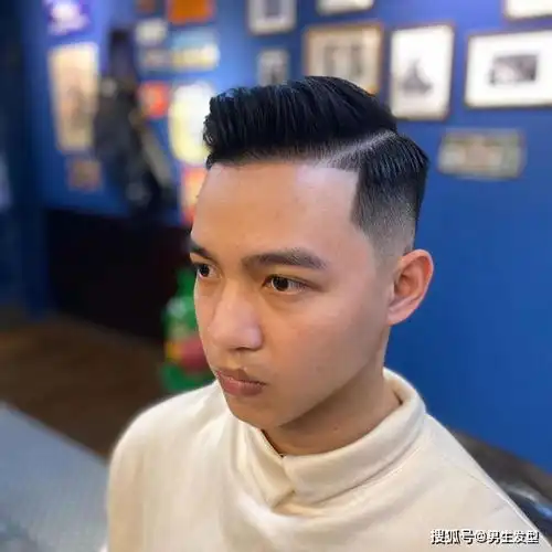男士剪油头发型真的很帅气,并不油腻
