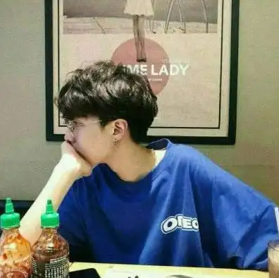 男生吃醋时才秒回这4字简直酸透,傻丫头还不造
